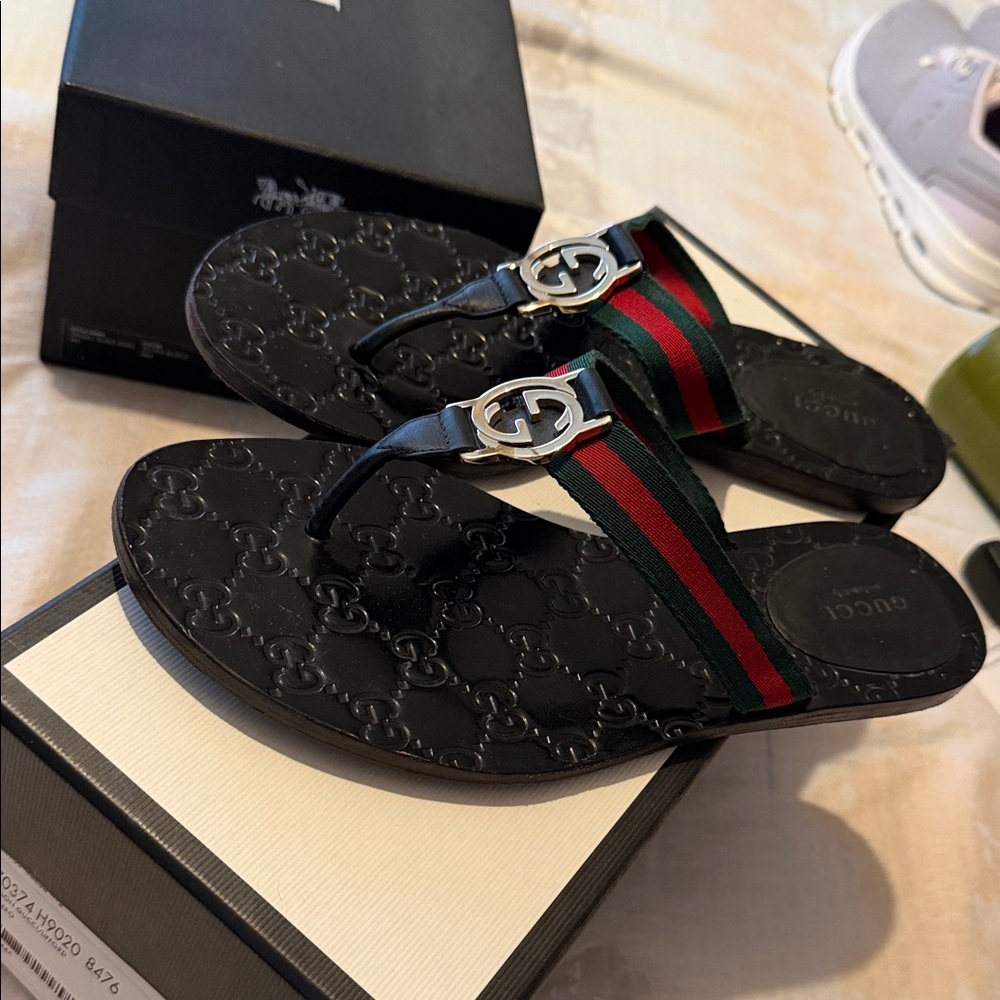 Gucci Black Leather Flip Flops with Green and Red Web